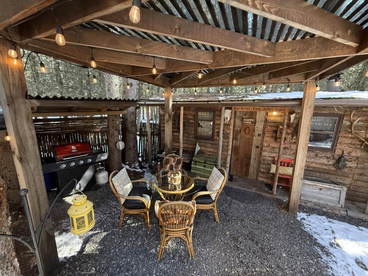 Rustic Cozy Cabin With Hot Tub Bragg Creek Exterior foto